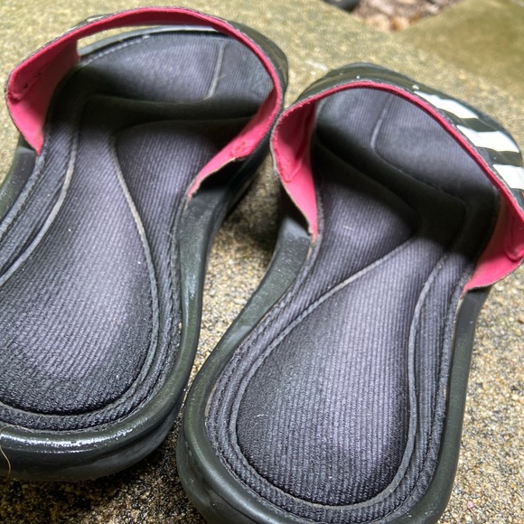 Adidas Slip On Slides - Picture 5 of 7